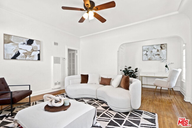 Building Photo - 442 N Orange Grove Ave