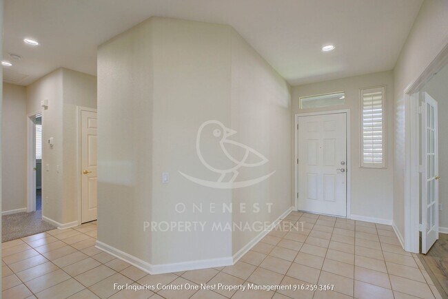 Building Photo - Sun City Roseville, 2 bedroom + Den, 3 car...