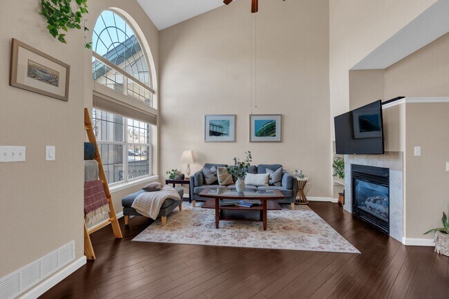 Foto del edificio - Gorgeous Upgraded Townhome in Sought-After...