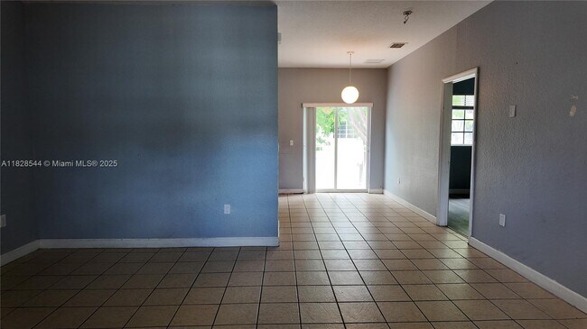 Foto del edificio - 374 NE 26th Ave