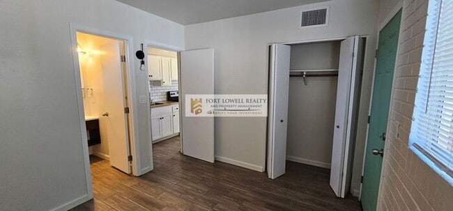 Building Photo - Charming 1 Bed/1 Bath – Near U of A & Down...