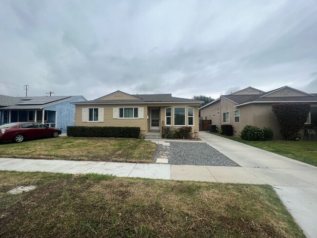 Building Photo - 3928 Carfax Ave