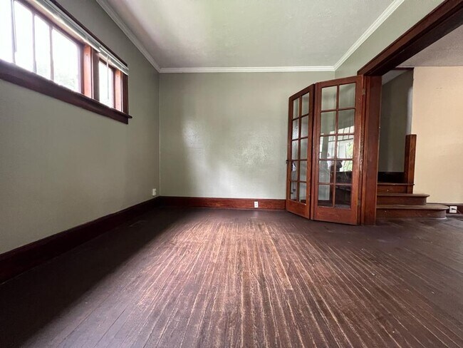 Foto del edificio - 614 E Broadway St