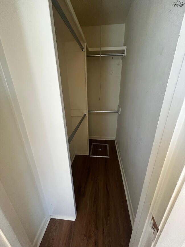 Building Photo - 2014 Allen Rd