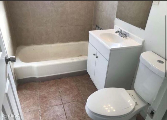Building Photo - 4 br, 1 bath House - 1790 Castle Way