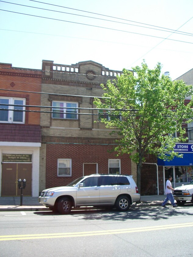 Primary Photo - 204 Anderson Ave