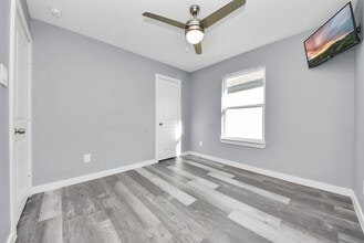Building Photo - 618 Maple Way