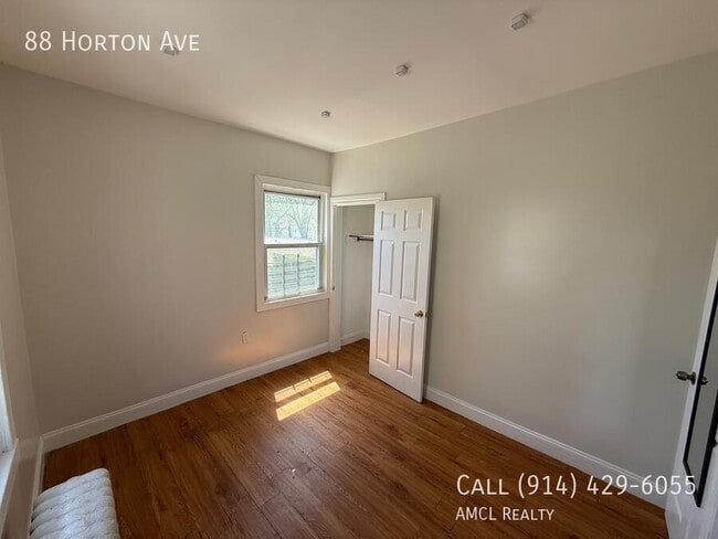 Foto del edificio - 88 Horton Ave