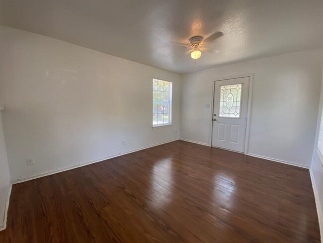 Building Photo - 1200 Glenwick Dr