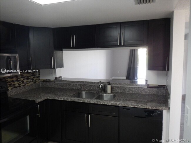 Building Photo - 431 SW 113th Way