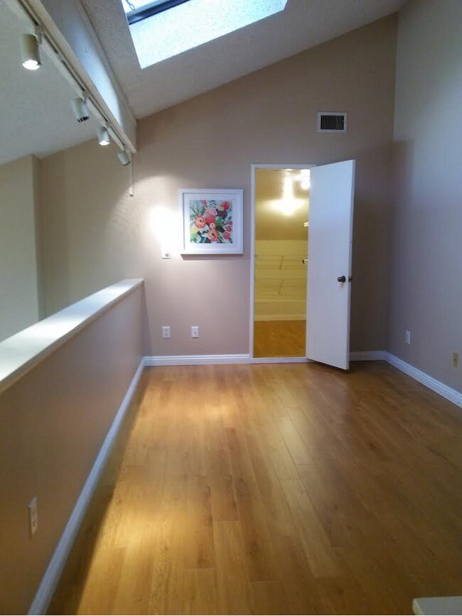 Foto del edificio - 90 Town and Country Rd