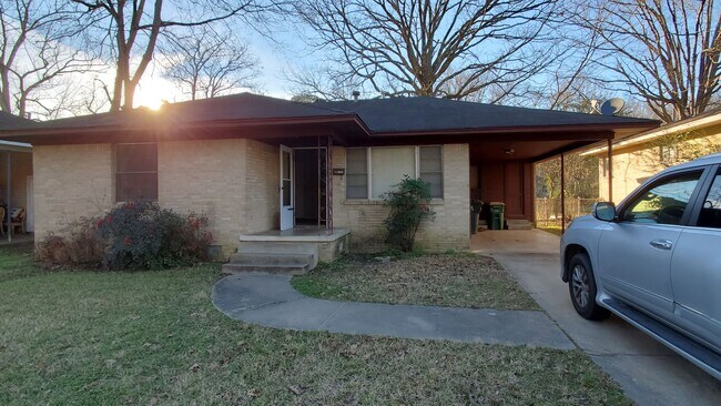 Foto del edificio - 3208 Whitfield St