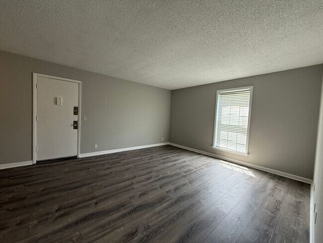 Foto del edificio - Renovated Cute & Affordable 1 Bedroom in M...