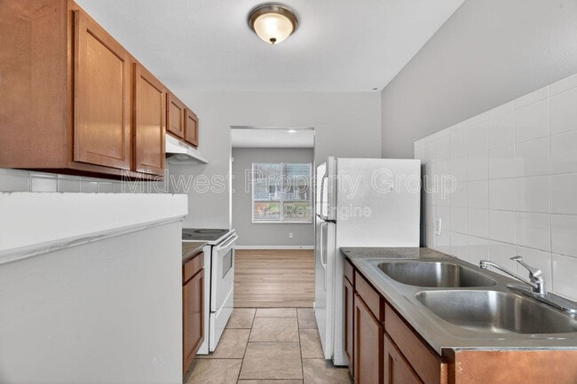 Building Photo - 2228 Duchess Dr