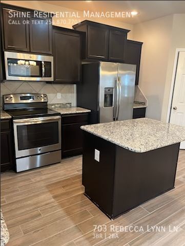 Foto del edificio - 703 Rebecca Lynn Ln