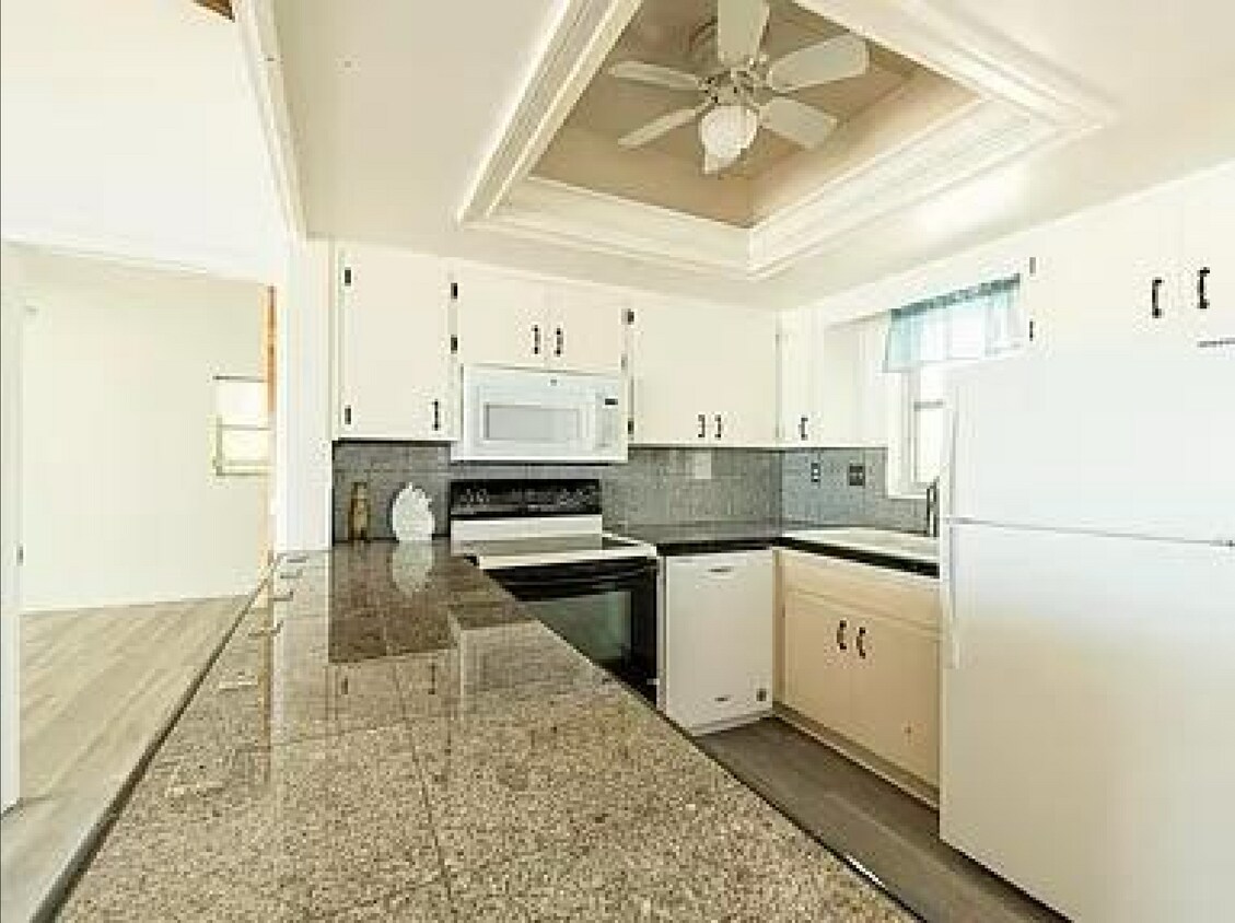 Primary Photo - 966 Moraga Dr