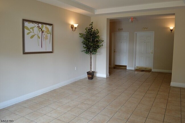 Foto del edificio - 1305 Meadow Brook Ct