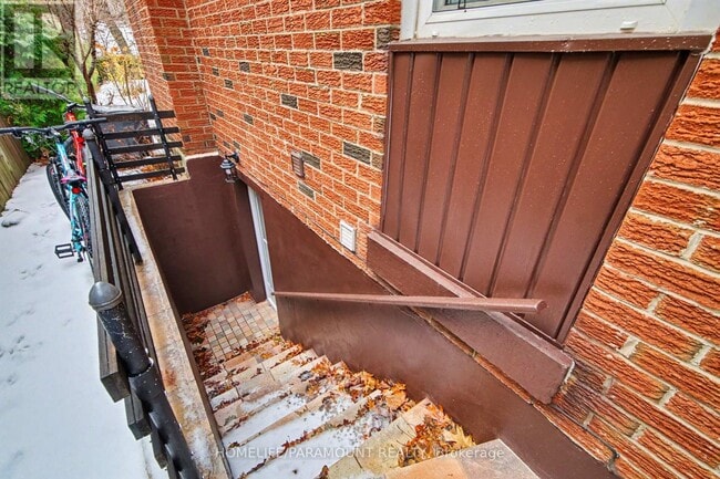 Photo du bâtiment - 1482 Queensbury Crescent