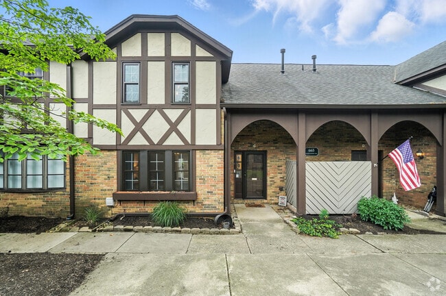Building Photo - 665 Olde Towne Ave