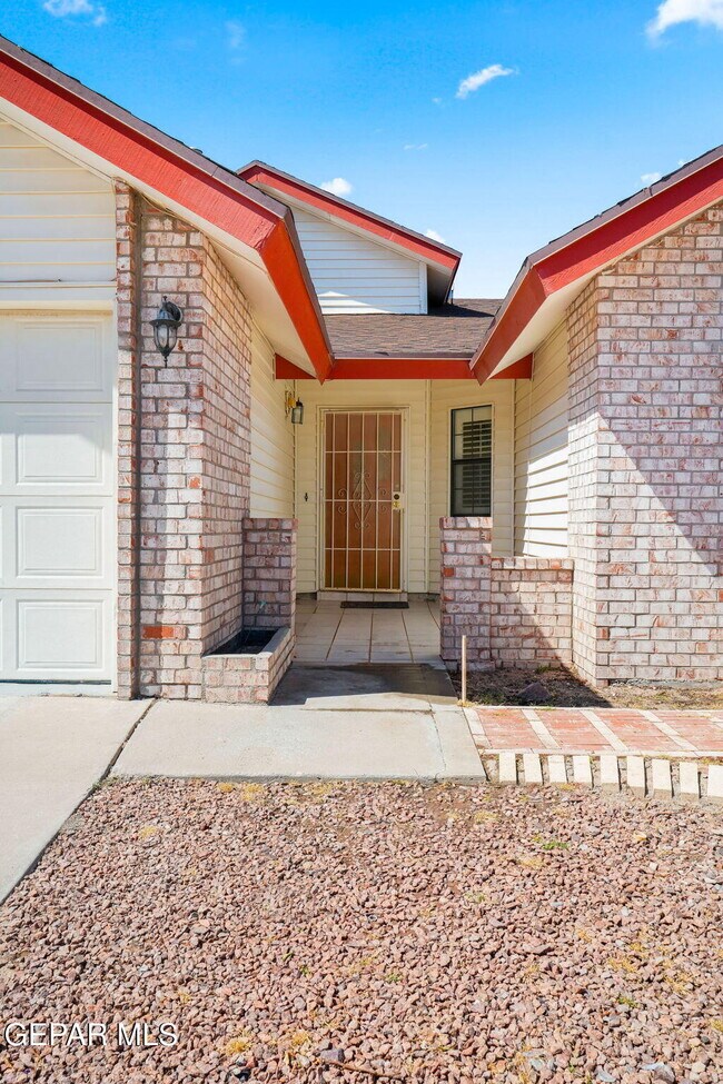 Foto del edificio - 568 Mogollon Cir