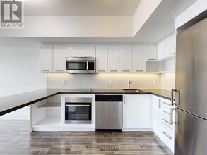 Building Photo - 565 Wilson Ave