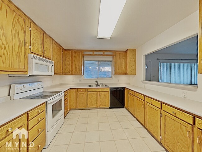 Building Photo - 2585 Dyer Way