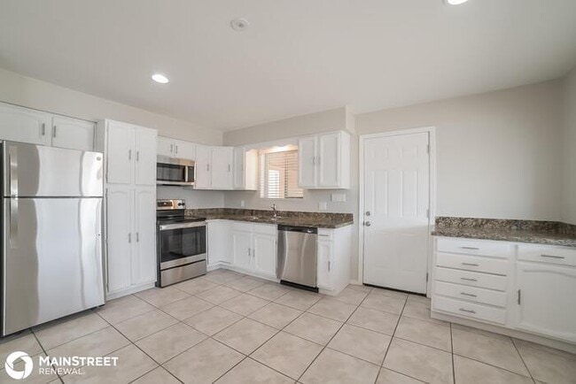 Building Photo - 2414 W Lupine Ave, Phoenix, AZ 85029