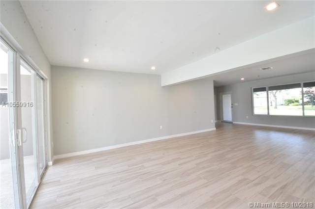 Foto del edificio - 5223 Monroe St