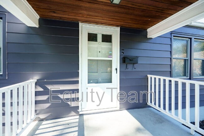 Foto del edificio - 6949 Mar Bev Drive