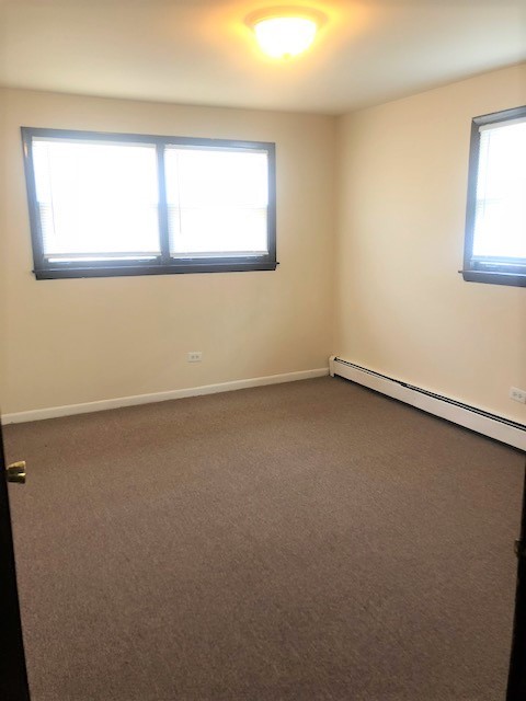 Building Photo - 1371 River Dr