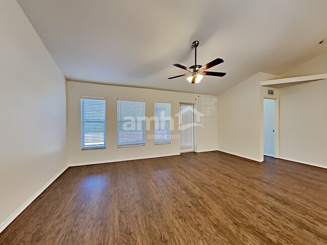 Foto del edificio - 312 116th St E