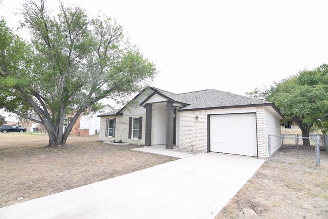 Building Photo - 305 Halter Dr