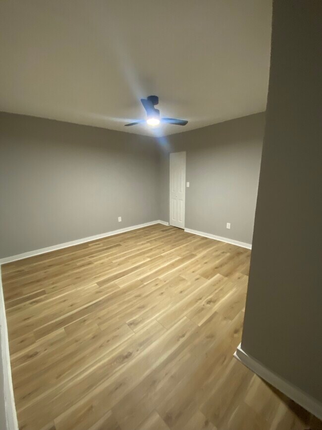 Foto del edificio - 2505 Griffiths Ave