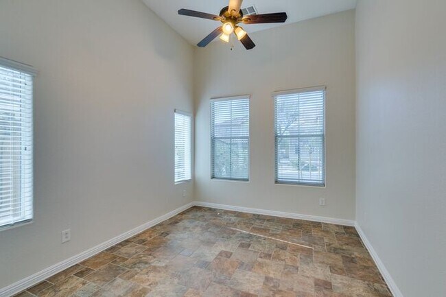 Building Photo - 4 Bedroom Renovated Home near Centennial a...