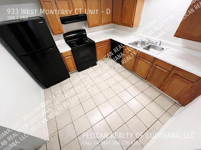 Foto del edificio - 933 Monterey Ct S