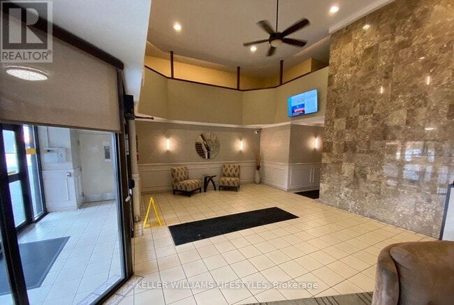 Building Photo - 323 Colborne St