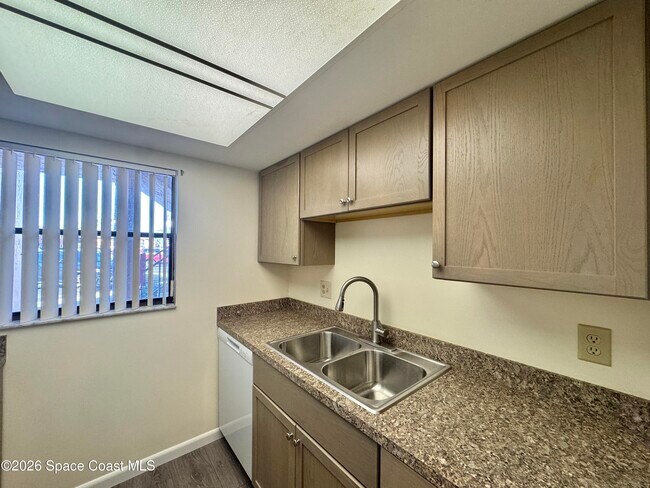 Building Photo - 2673 Golf Lake Cir