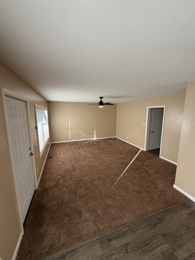 Building Photo - Charming home in a great neighborhood