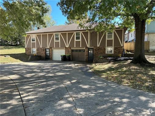 Building Photo - 3801 NE Colonial Dr