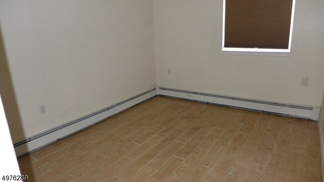 Foto del edificio - 360 Oak Ridge Rd