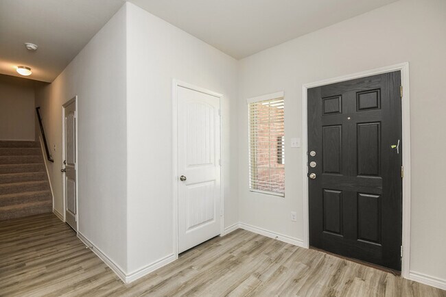 Foto del edificio - Cardinal Townhomes - 2802 Redhead Place, E...