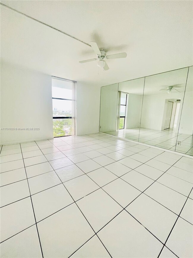 Foto del edificio - 13499 Biscayne Blvd