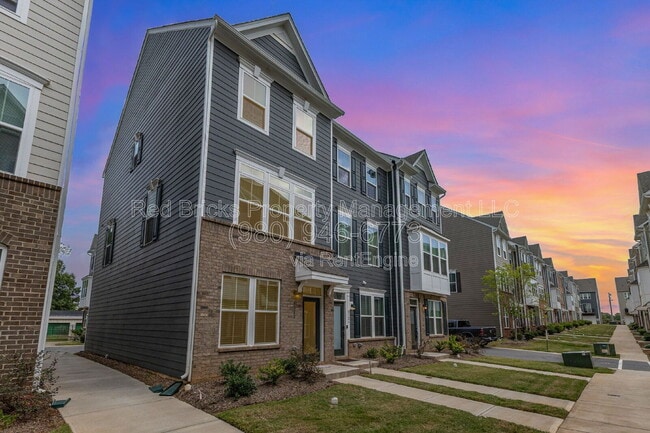 Foto del edificio - 6122 Cleburne Ct