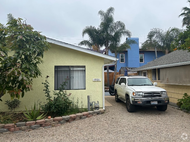 Building Photo - 1931 San Andres St