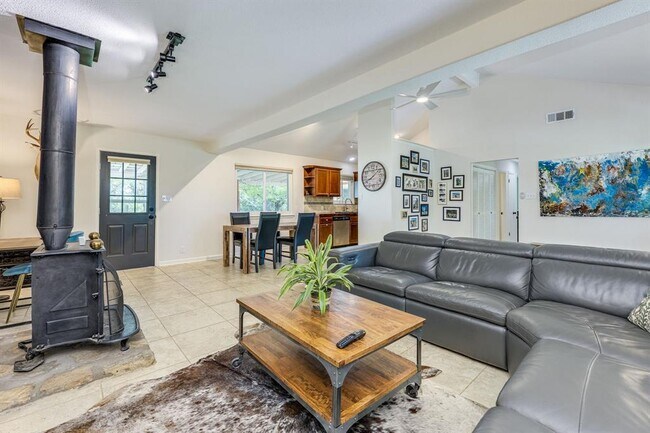 Foto del edificio - 418 Grand Prairie Cir