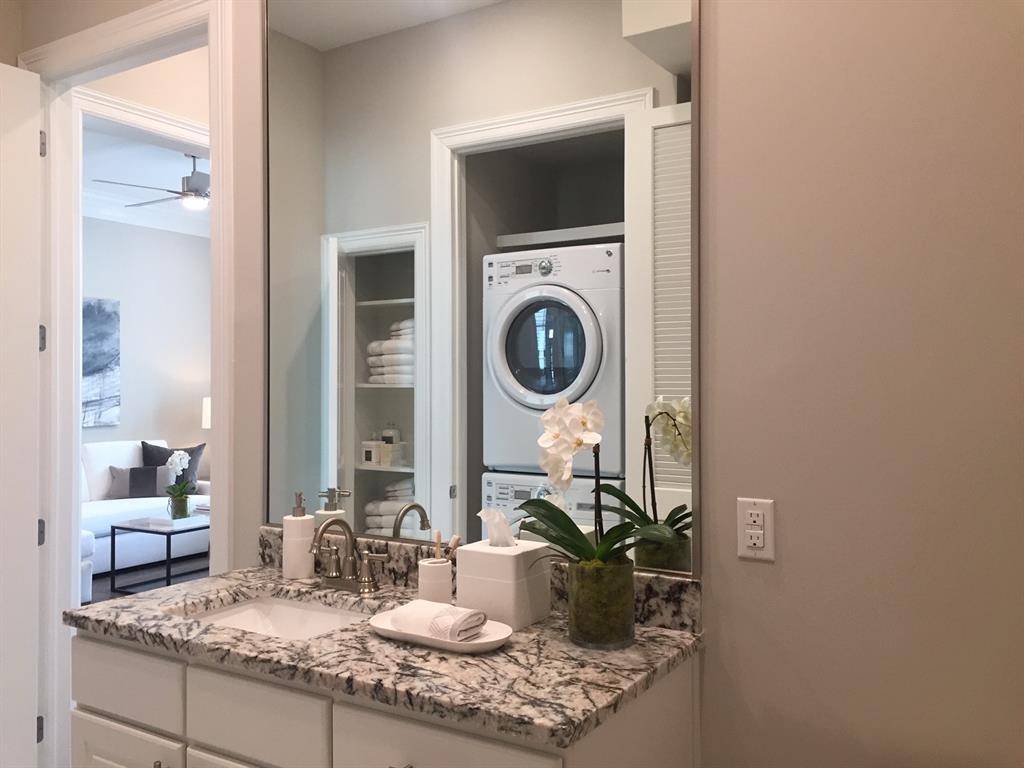 Foto principal - 2111 Austin St