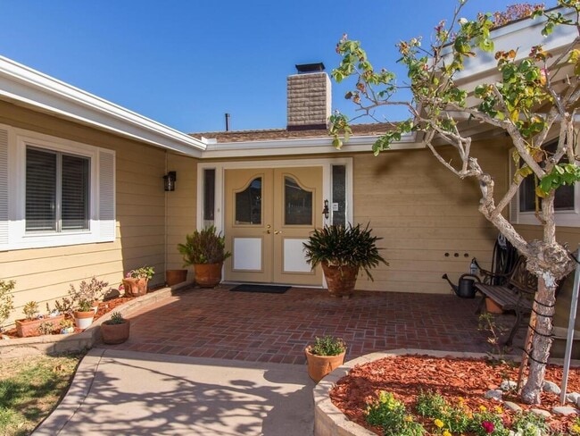 Foto del edificio - 648 Morro Rd