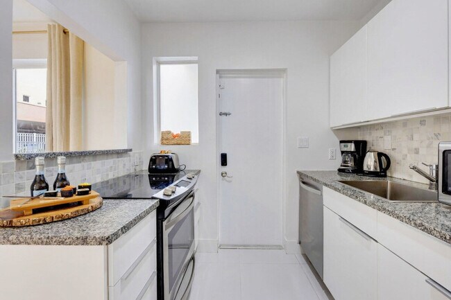 Foto del edificio - 809 S Ocean Dr