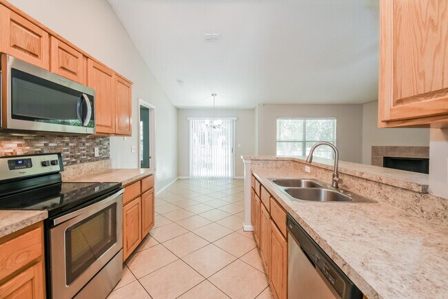 Building Photo - 1234 Summerfield Ct