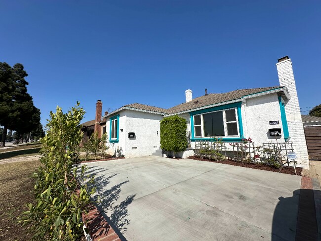 Building Photo - 9802 Crenshaw Blvd